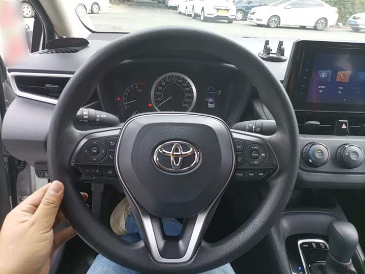 Фото 11 - Toyota Corolla