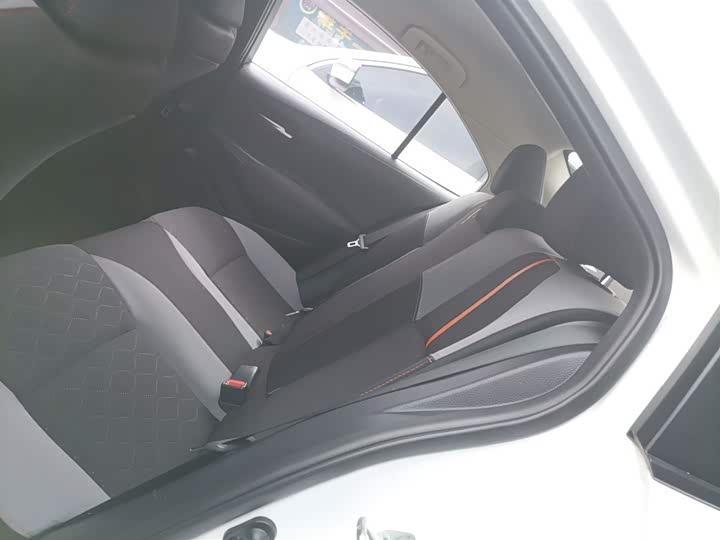 Фото 17 - Toyota Corolla