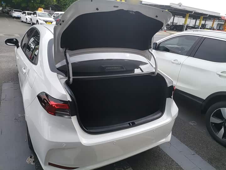 Фото 19 - Toyota Corolla