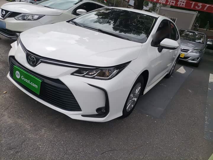 Фото 2 - Toyota Corolla