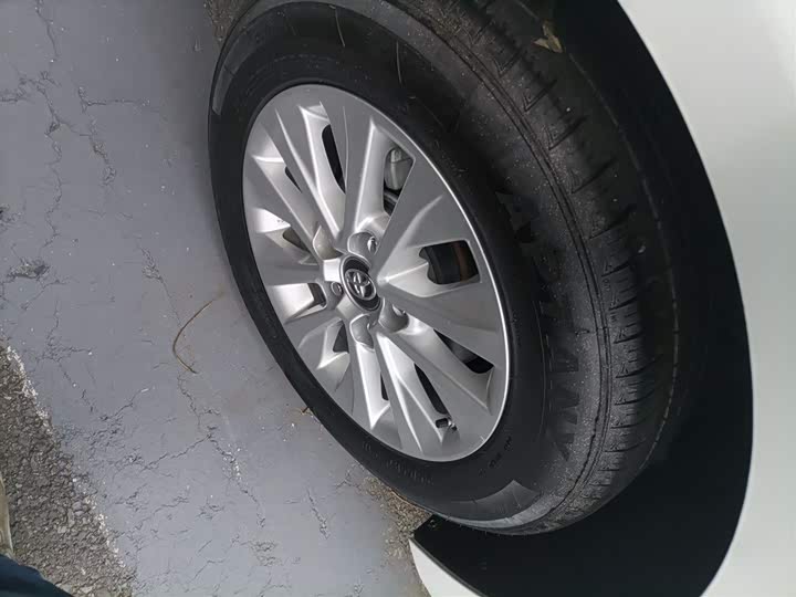 Фото 26 - Toyota Corolla