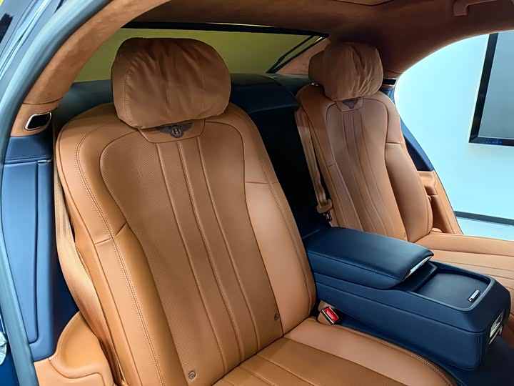 Фото 12 - Bentley Flying Spur