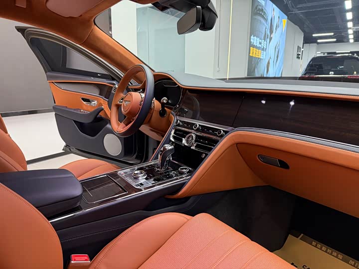 Фото 13 - Bentley Flying Spur