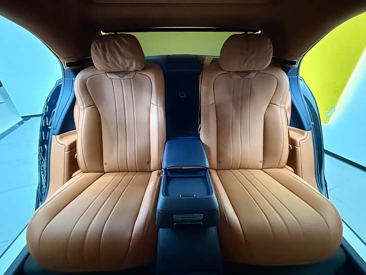 Фото 14 - Bentley Flying Spur