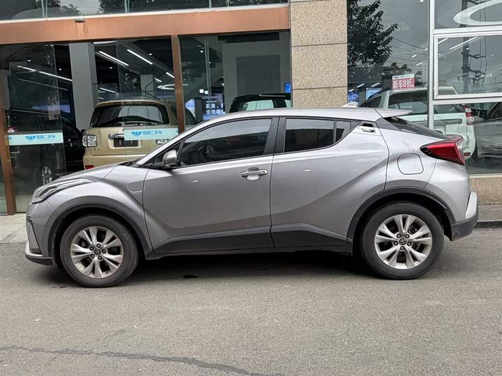 Фото 3 - Toyota Izoa