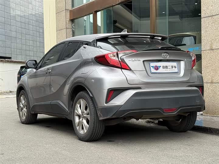 Фото 4 - Toyota Izoa