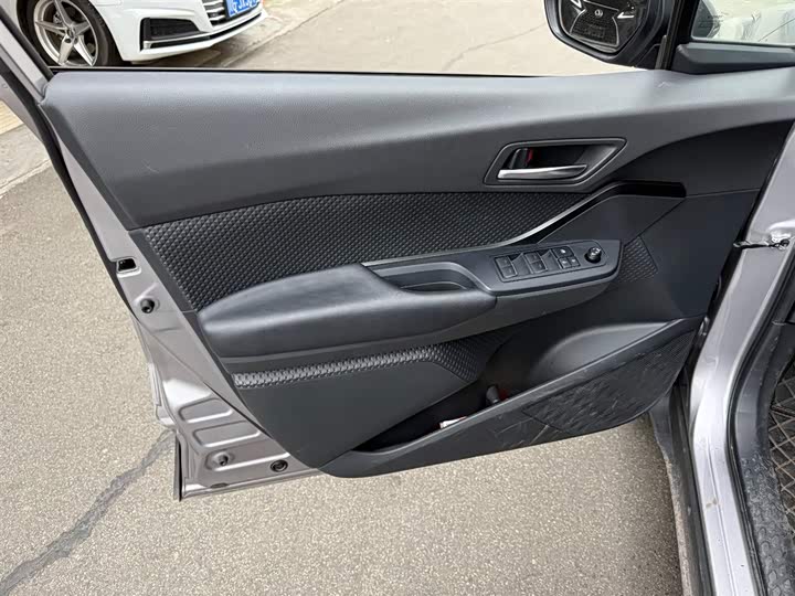 Фото 6 - Toyota Izoa