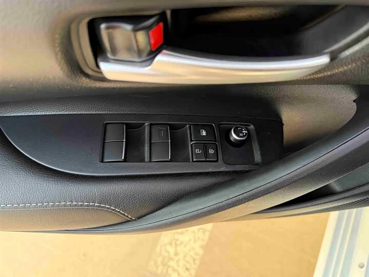 Фото 10 - Toyota Corolla