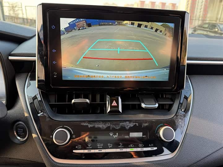 Фото 14 - Toyota Corolla