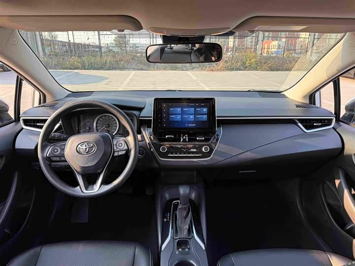 Фото 17 - Toyota Corolla