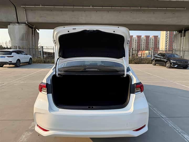 Фото 18 - Toyota Corolla