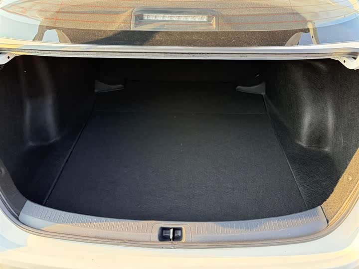 Фото 19 - Toyota Corolla