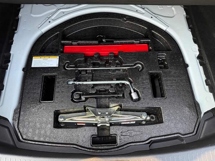 Фото 20 - Toyota Corolla