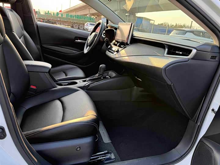 Фото 22 - Toyota Corolla