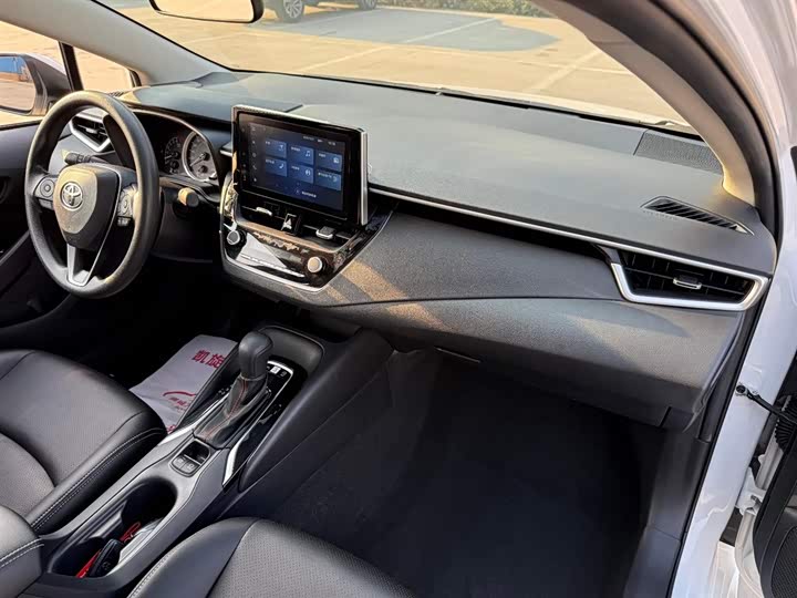 Фото 23 - Toyota Corolla