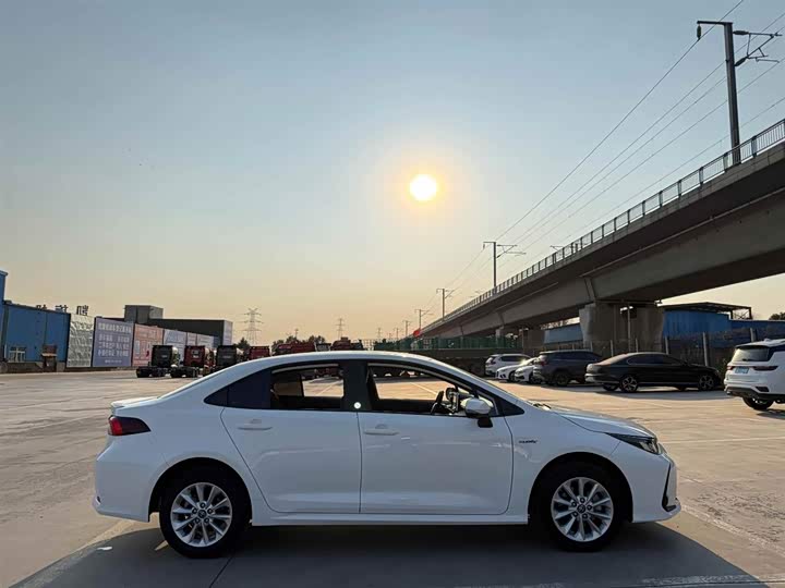 Фото 6 - Toyota Corolla