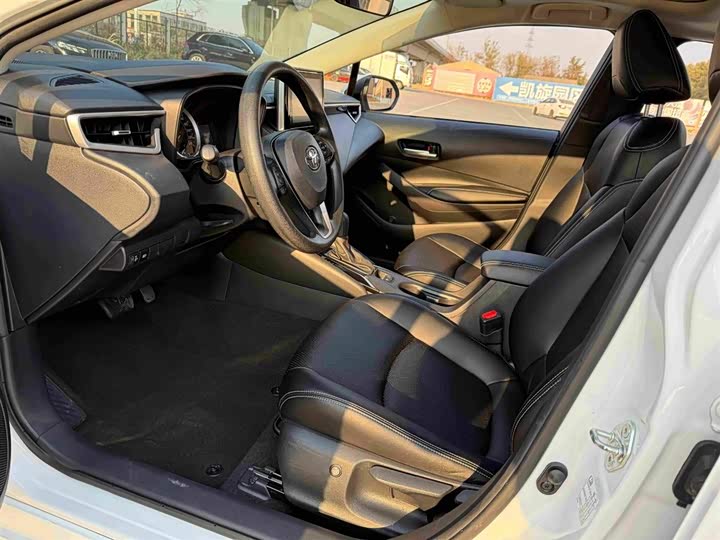 Фото 9 - Toyota Corolla