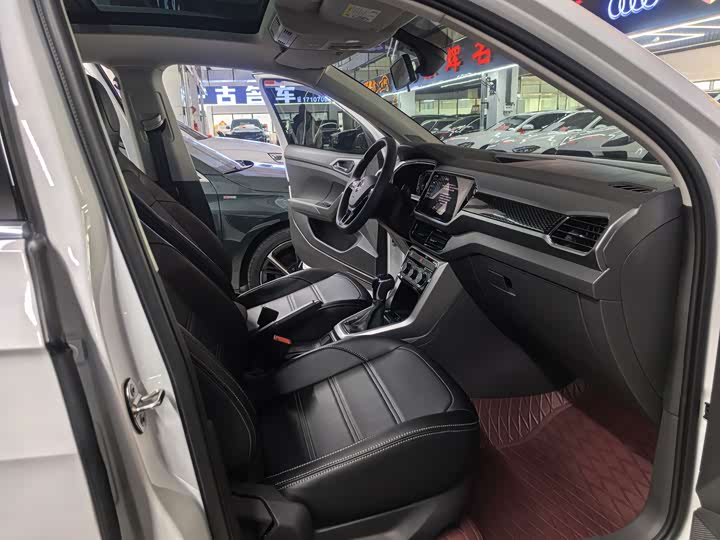 Фото 12 - Volkswagen T-Cross