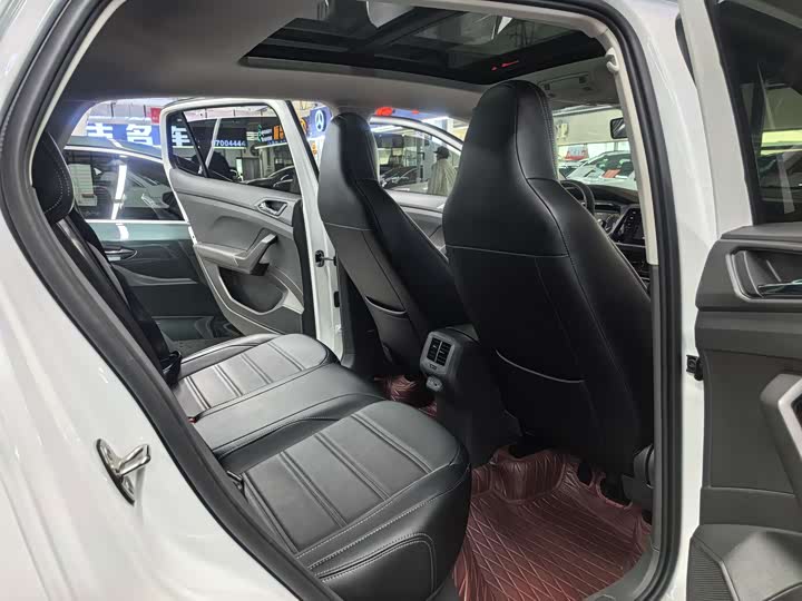 Фото 13 - Volkswagen T-Cross