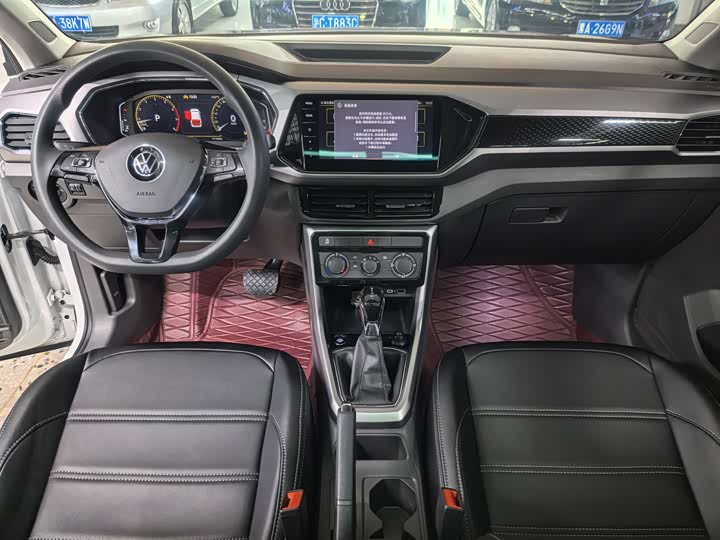 Фото 14 - Volkswagen T-Cross