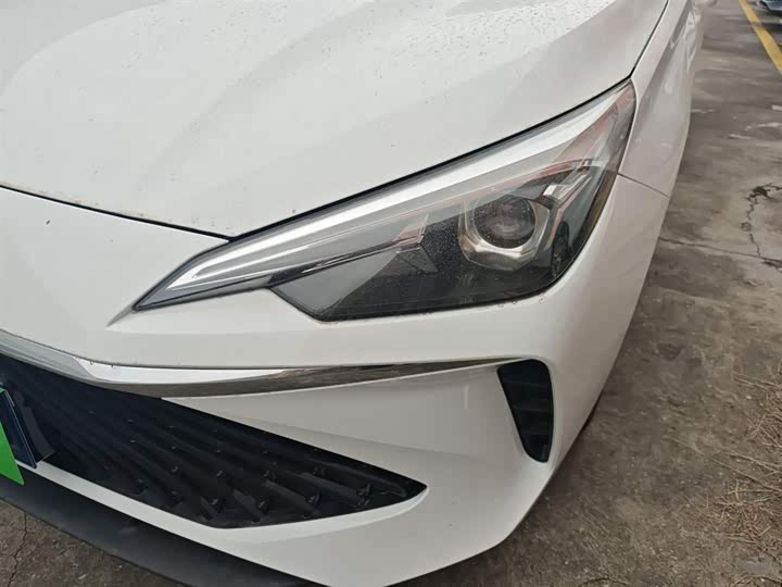 Фото 24 - Roewe i5