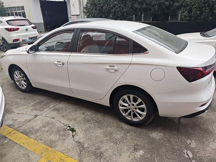 Фото 5 - Roewe i5