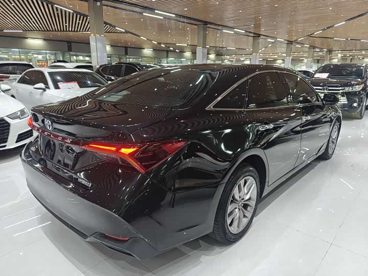 Фото 17 - Toyota Avalon