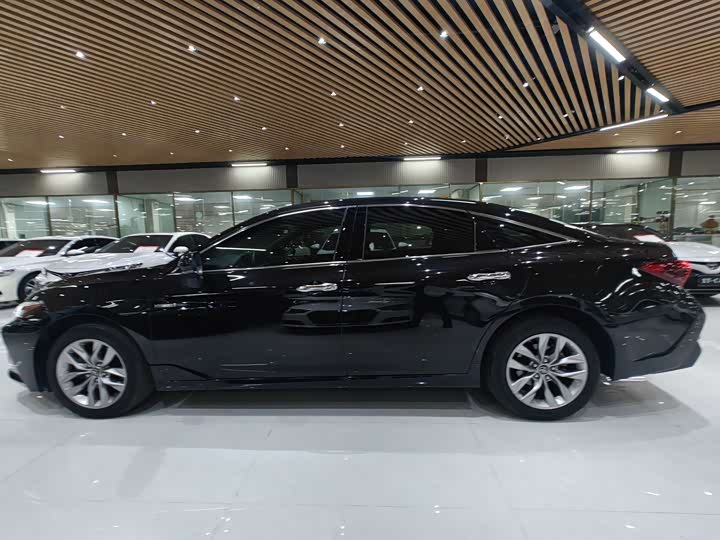 Фото 5 - Toyota Avalon