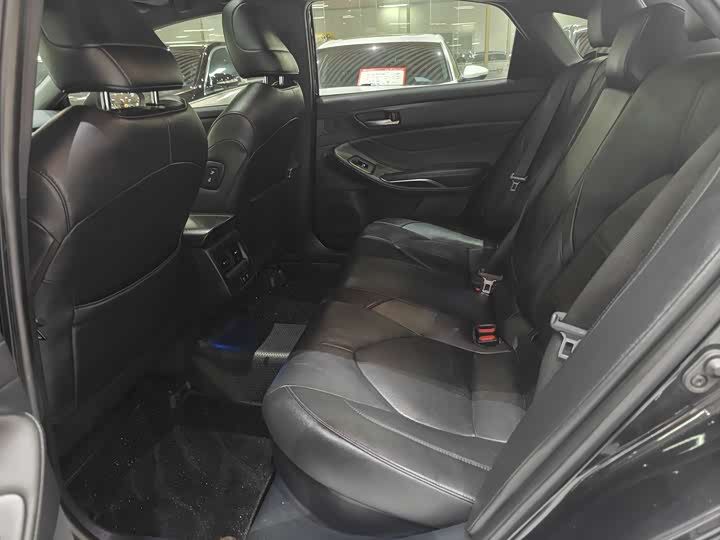 Фото 9 - Toyota Avalon