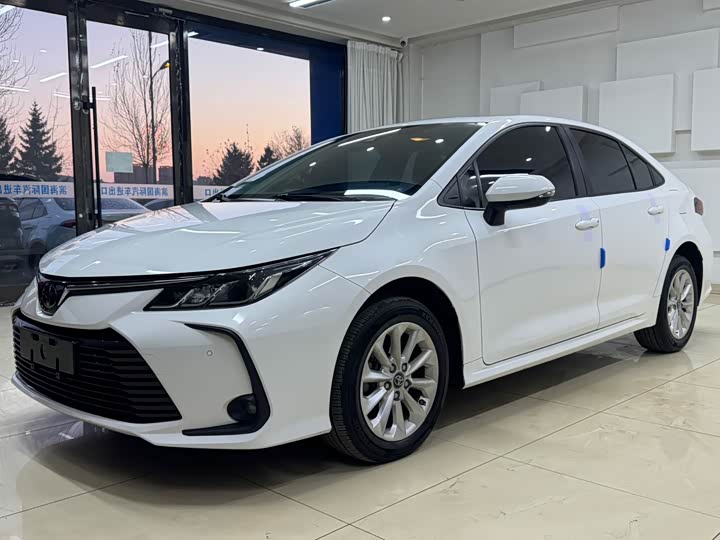 Фото 1 - Toyota Corolla