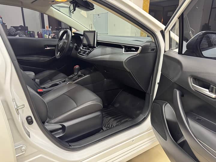 Фото 10 - Toyota Corolla