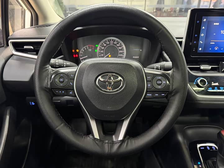 Фото 14 - Toyota Corolla