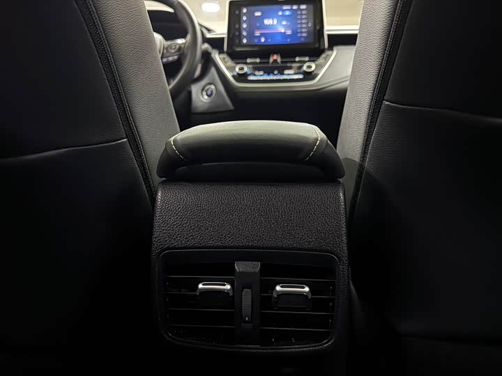 Фото 17 - Toyota Corolla