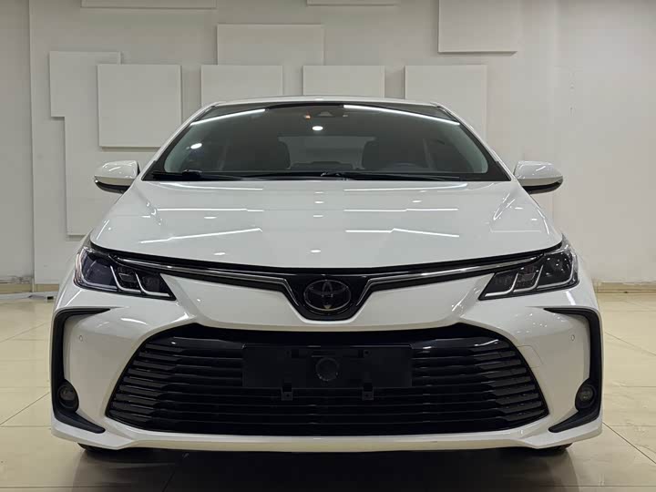 Фото 2 - Toyota Corolla