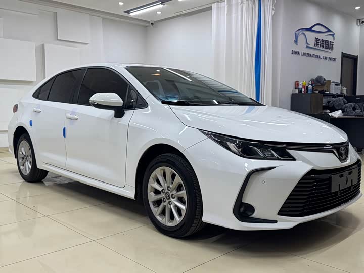 Фото 3 - Toyota Corolla