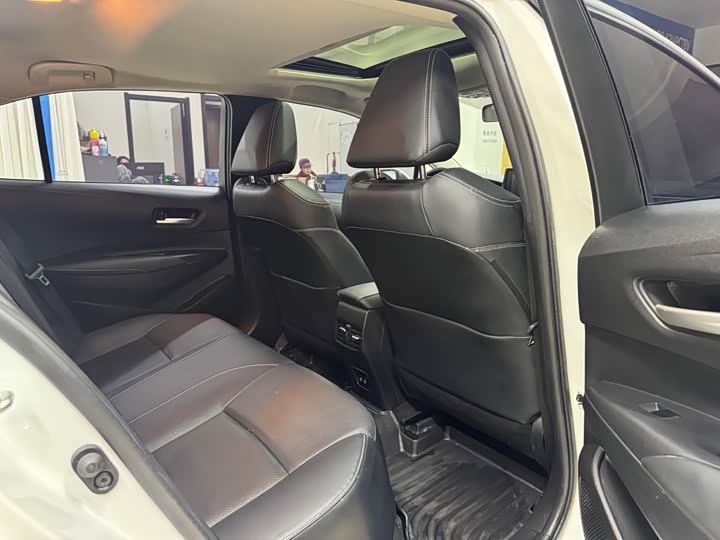 Фото 9 - Toyota Corolla