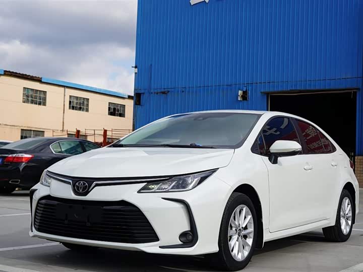 Фото 1 - Toyota Corolla