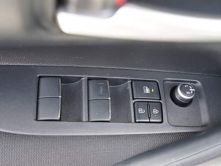 Фото 10 - Toyota Corolla