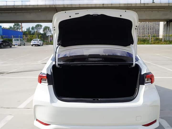 Фото 18 - Toyota Corolla