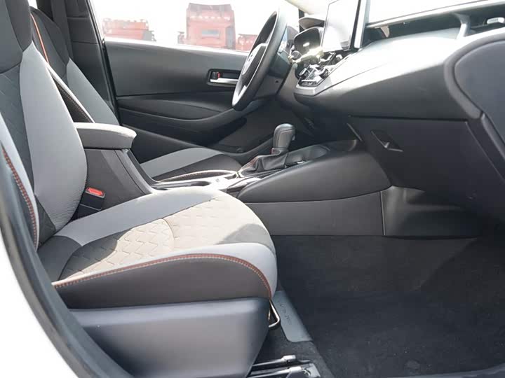 Фото 22 - Toyota Corolla