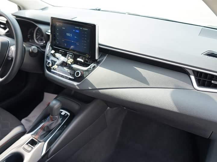 Фото 23 - Toyota Corolla