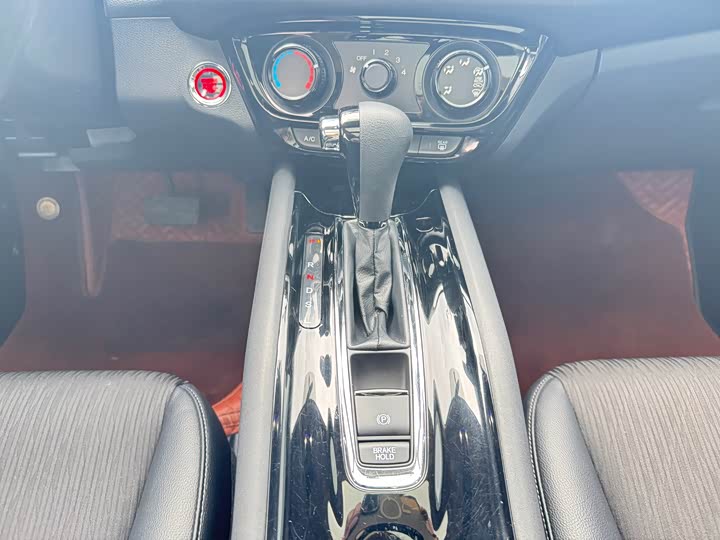 Фото 11 - Honda Vezel