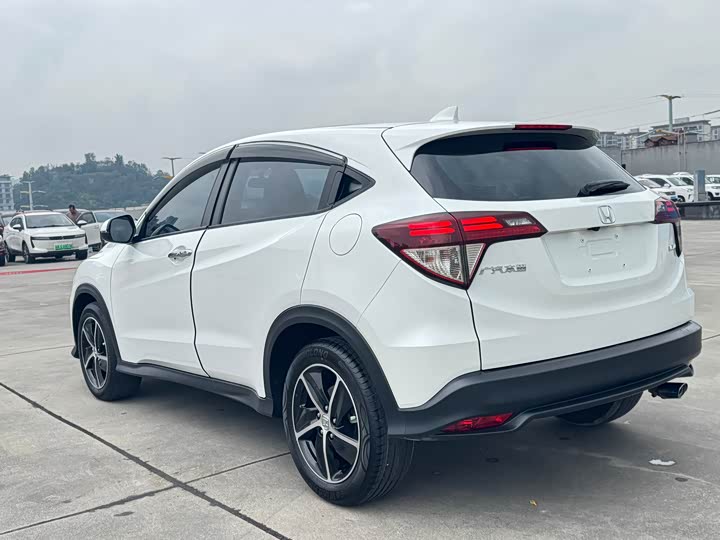 Фото 15 - Honda Vezel