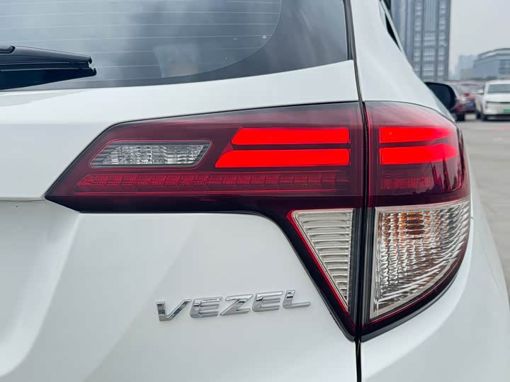 Фото 16 - Honda Vezel
