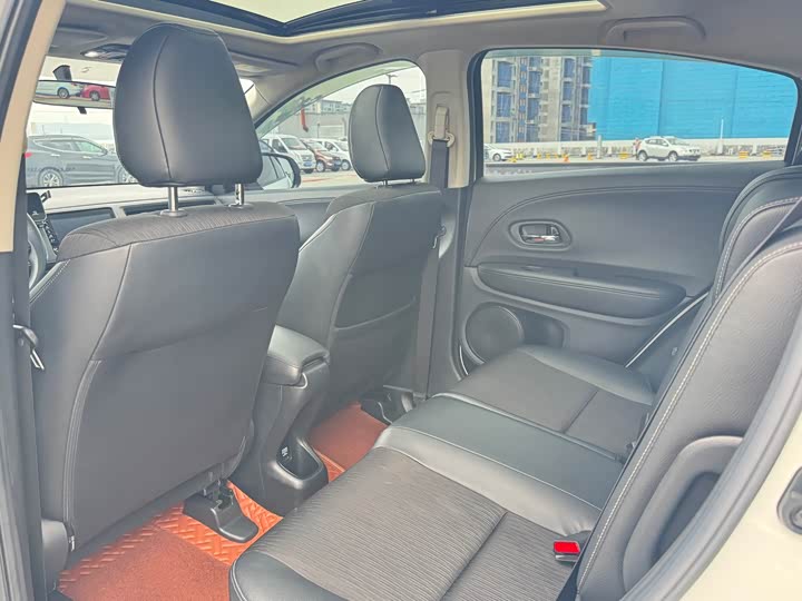 Фото 8 - Honda Vezel