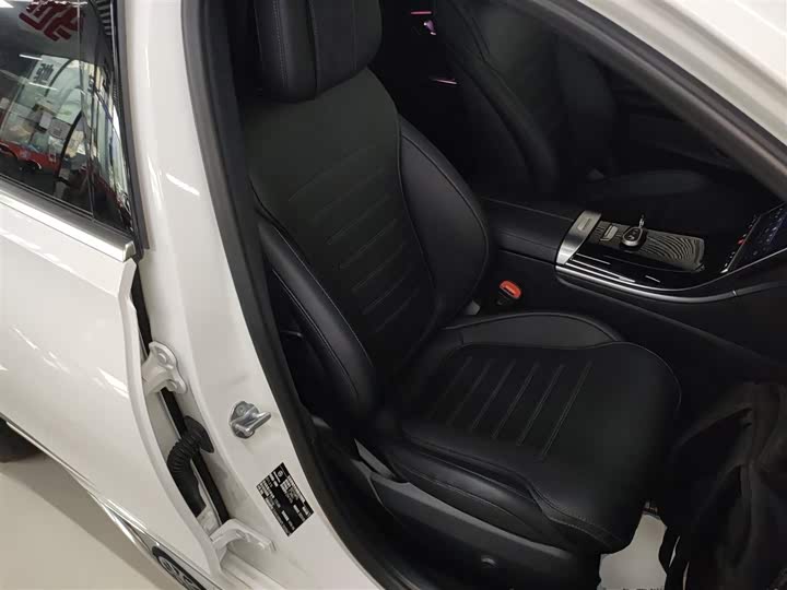 Фото 25 - Mercedes-Benz C-Class