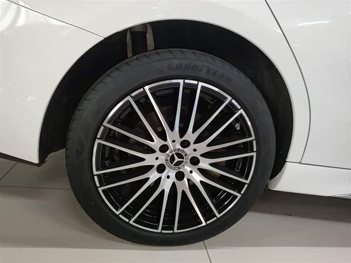 Фото 26 - Mercedes-Benz C-Class