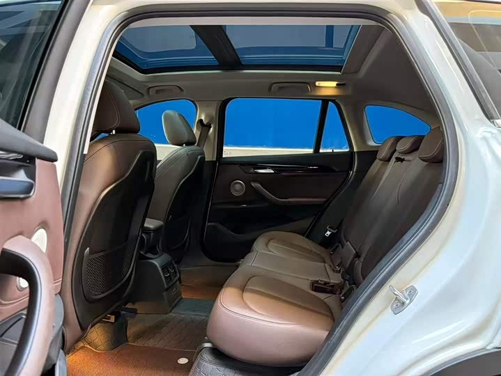 Фото 10 - BMW X1