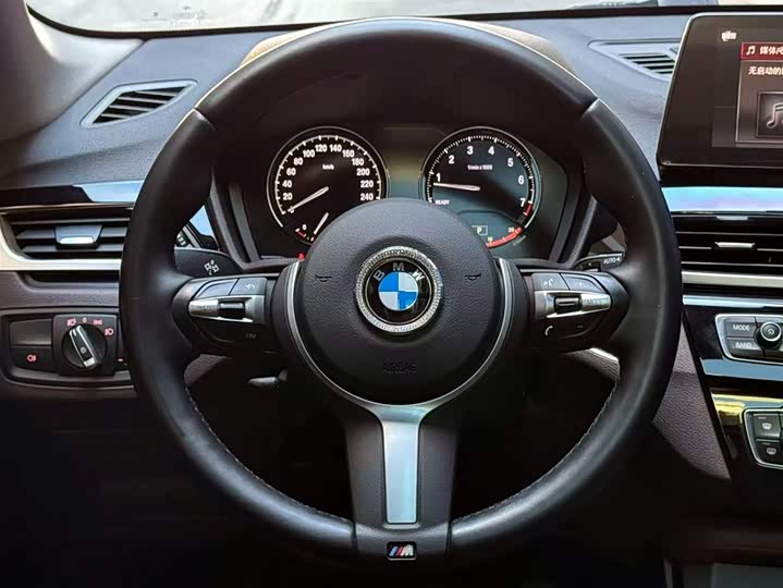 Фото 12 - BMW X1