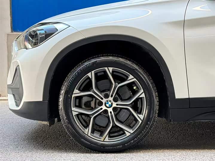 Фото 6 - BMW X1